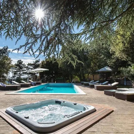 Via Del Piscina E كورتْشّانو